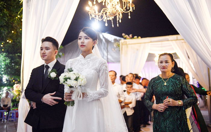 Phan Mạnh Quỳnh và Khánh Vy tổ chức thánh lễ hôn phối