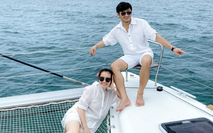 Vợ Quý Bình khoe khoảnh khắc tình tứ bên chồng cùng lời 'thả thính' ngọt lịm khiến dân tình 'nổi da gà'