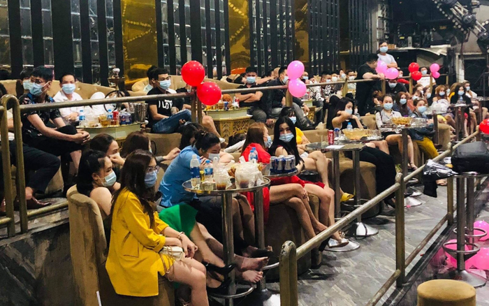 Phát hiện hơn 100 nam nữ dương tính với ma túy bên trong quán bar ở TPHCM