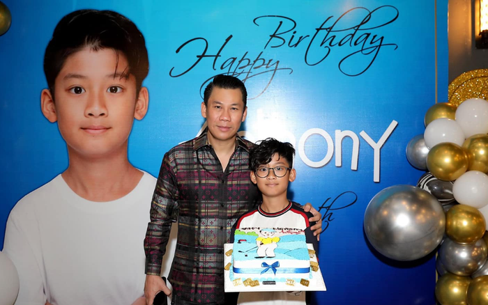 Sướng như con trai Lệ Quyên, chỉ cần thích là được bố tổ chức sinh nhật thêm lần nữa