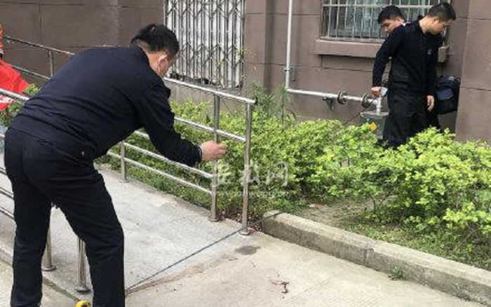 Bé gái 12 tuổi bị ném gạch vào đầu, danh tính hung thủ gây sốc