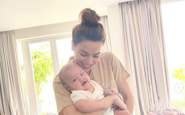 Hồ Ngọc Hà 'tủi thân' khi con trai Leon vì một món đồ mà không chịu ôm mẹ