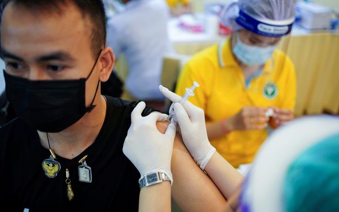 Khủng hoảng COVID-19: Chuyện gì đang xảy ra ở Campuchia và Thái Lan?