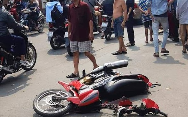 Bị giật điện thoại, cô gái đuổi theo tông ngã xe nhóm cướp trên đường Sài Gòn