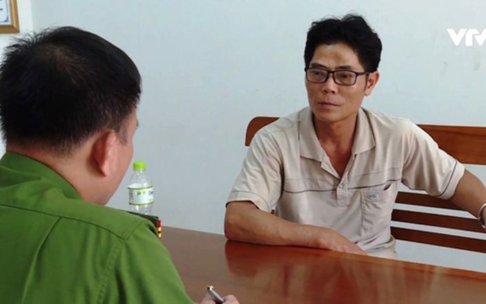 Đối tượng xâm hại bé gái 5 tuổi tỏ vẻ thản nhiên tại cơ quan công an gây phẫn nộ
