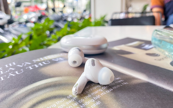 Trên tay tai nghe OPPO Enco X: Thiết kế ấn tượng, âm thanh Dynaudio, hỗ trợ chống ồn chủ động