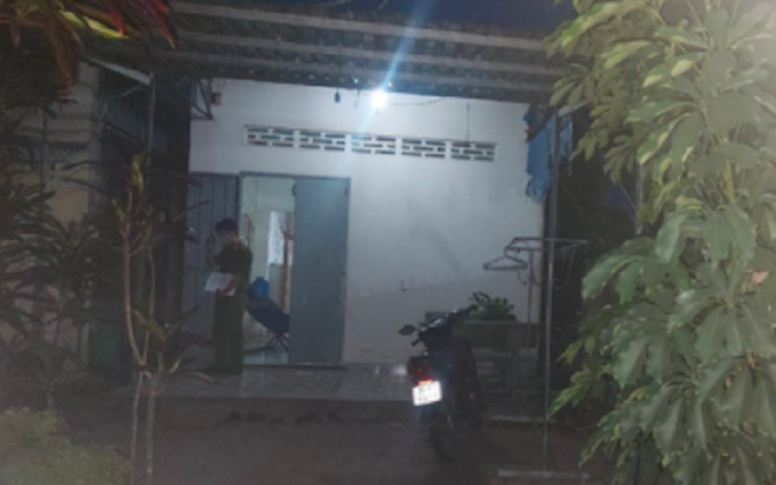 Ngửi thấy mùi hôi thối trong căn nhà khóa trái, người dân hoảng hồn khi phát hiện thi thể đang phân hủy