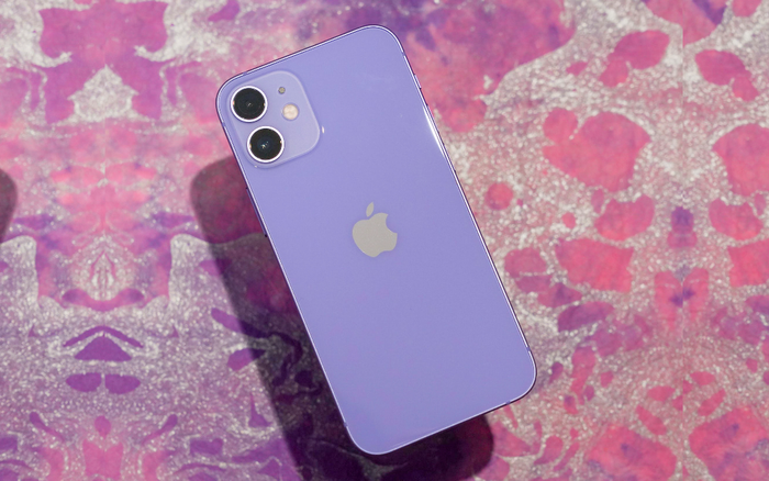 Cận cảnh iPhone 12 màu tím mộng mơ Apple vừa ra mắt: Chỉ gói gọn trong từ đẹp!