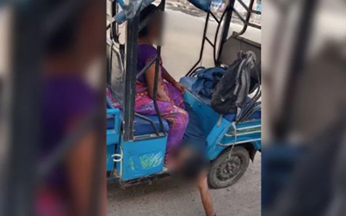 Cảnh thi thể con trai nằm sõng soài dưới chân mẹ sau khi bị bệnh viện từ chối nhận vì COVID-19 gây sốc