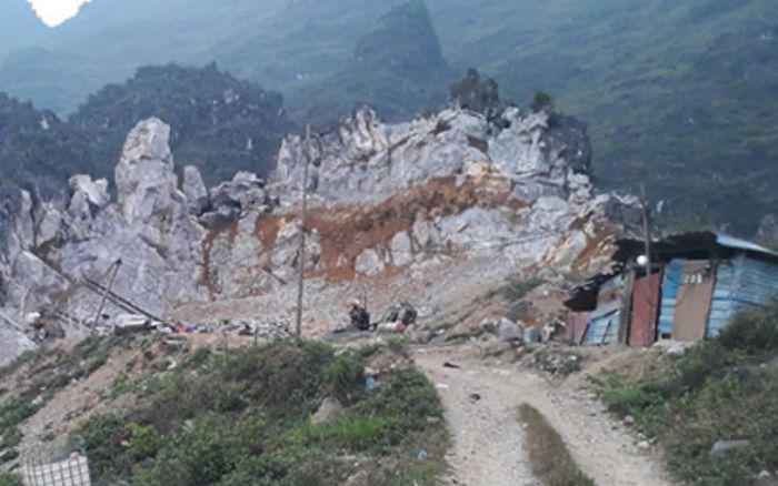 Hai người đàn ông nghi bị bạn nhậu sát hại, phi tang xác tại bãi khai thác đá ở Hà Giang