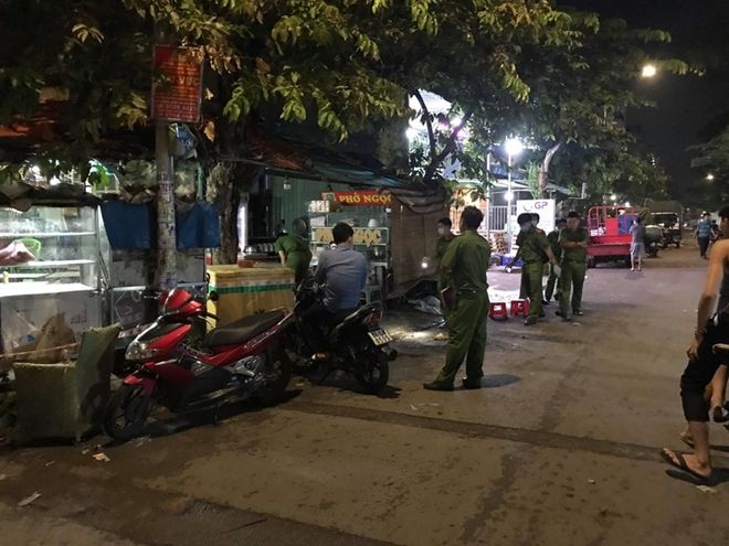 Mâu thuẫn chung chi tiền ghi đề, 2 anh em ruột đâm nam bốc xếp chợ đầu mối Thủ Đức tử vong