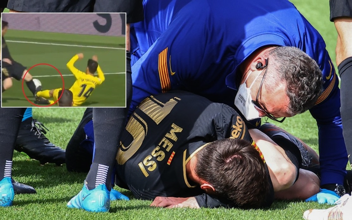 Messi suýt gãy chân sau pha vào bóng rợn người của đối thủ