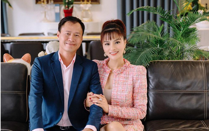 Siêu mẫu Vũ Thu Phương kỷ niệm 11 năm kết hôn với ông xã doanh nhân