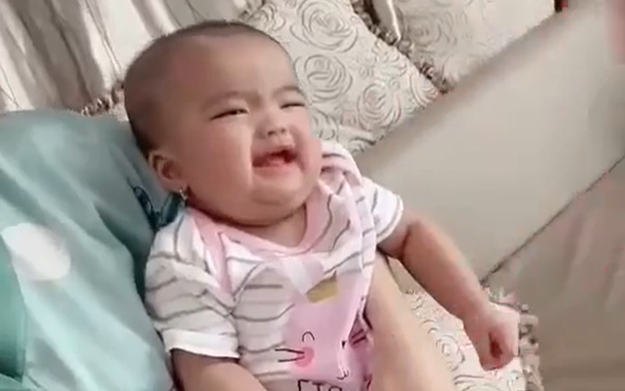 Lần hiếm hoi Mạc Văn Khoa khoe con gái cười toe toét, còn đặt thêm biệt danh khiến dân mạng thích thú