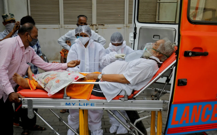 Giới nhà giàu và ngôi sao Ấn Độ chi bộn tiền tháo chạy trước 'cơn bão' Covid-19