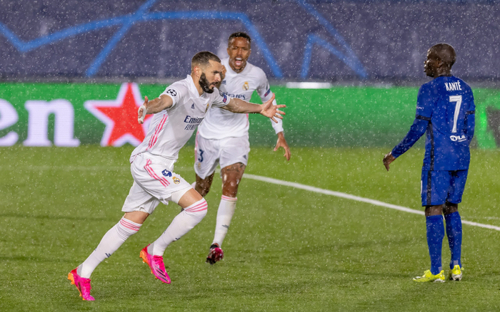 Benzema ghi bàn đẳng cấp, Real Madrid thoát thua Chelsea