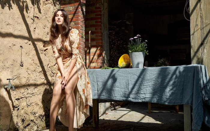 Biểu tượng nhan sắc Monica Bellucci nóng bỏng với loạt ảnh khoe thân ở tuổi 57 trên tạp chí