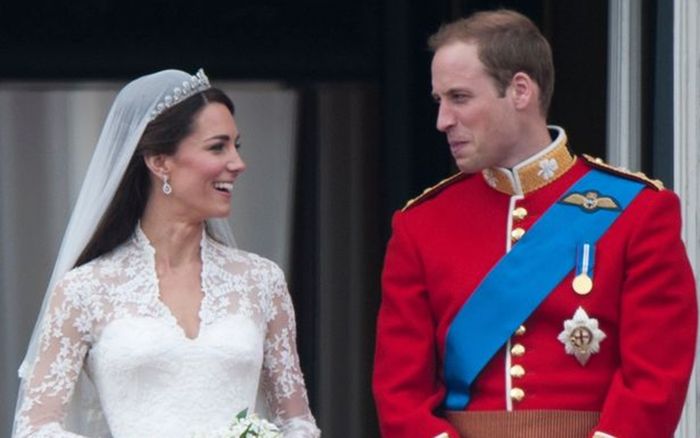 Công chúng 'phát sốt' trước các bức ảnh kỷ niệm 10 năm ngày cưới của Hoàng tử William và Công nương Kate