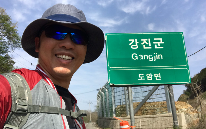 Cảm phục ý chí vượt qua nghịch cảnh trong hành trình đi bộ xuyên Hàn Quốc của chàng trai Việt