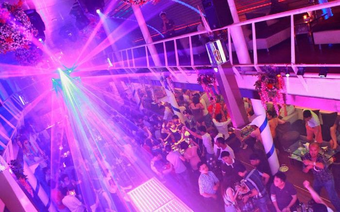 TP HCM dừng hoạt động quán bar, karaoke, vũ trường từ 18h ngày 30/4