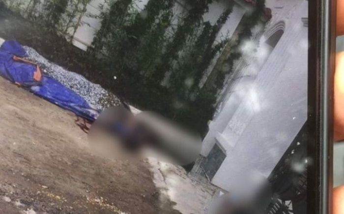 Nghệ An: 2 người tử vong nghi bị bắn trước cổng nhà