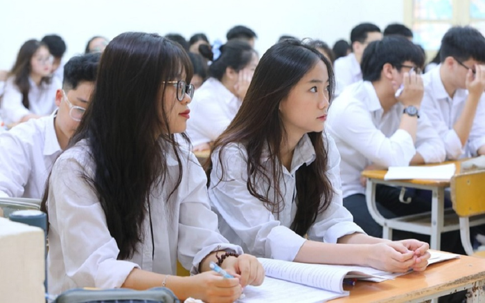 Dịch COVID-19 diễn biến phức tạp, nhiều trường đại học cho sinh viên nghỉ sau lễ