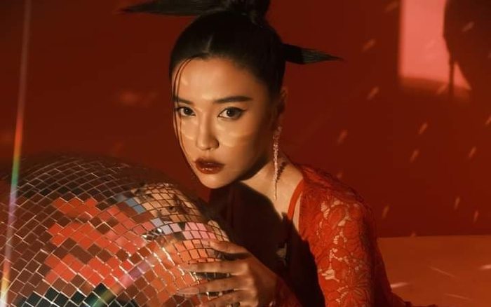 Bích Phương khiến fan tự hào khi xuất hiện trên biển quảng cáo tại Quảng trường Thời đại danh giá