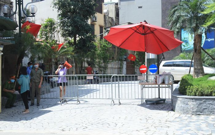 Tạm phong tỏa tòa chung cư có nhân viên quán bar dương tính với SARS-CoV-2 cư trú