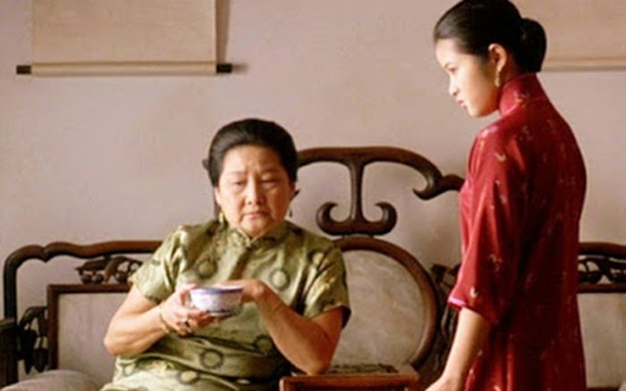 Uống nước thấy bất thường rồi nôn ra máu, mẹ chồng báo cảnh sát và phát hiện âm mưu thâm độc của con dâu