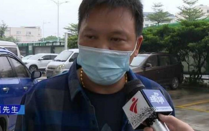 Đi làm thủ tục nhập học cho con, người đàn ông 'chết lặng' khi phát hiện có thêm một người con trai nữa