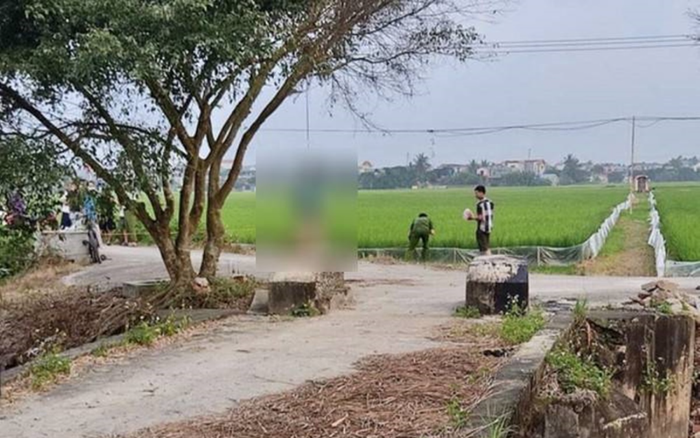 Người đàn ông ở Thái Bình tử vong trong tư thế treo cổ bằng dải khăn tang gần cánh đồng