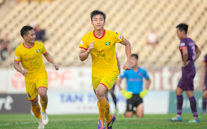 Nóng: Hoãn vòng 13 V.League 2021 vì một số cầu thủ SLNA là F2