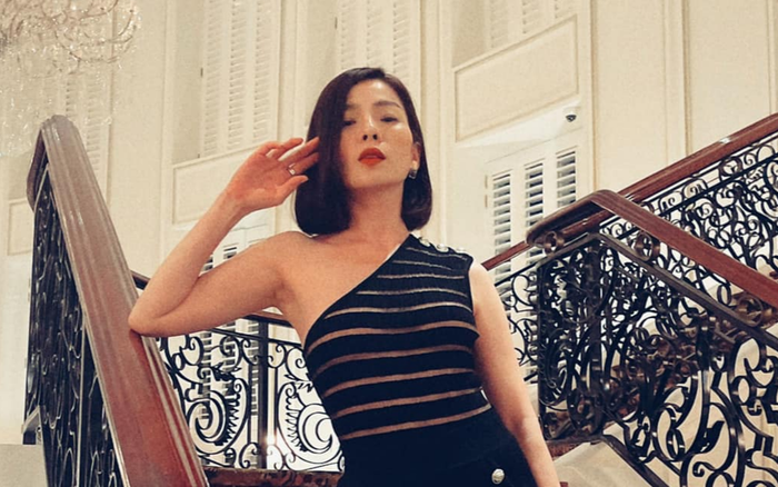 Lệ Quyên diện áo sọc xuyên thấu, khoe trọn đôi 'gò bồng đào' rõ mồn một