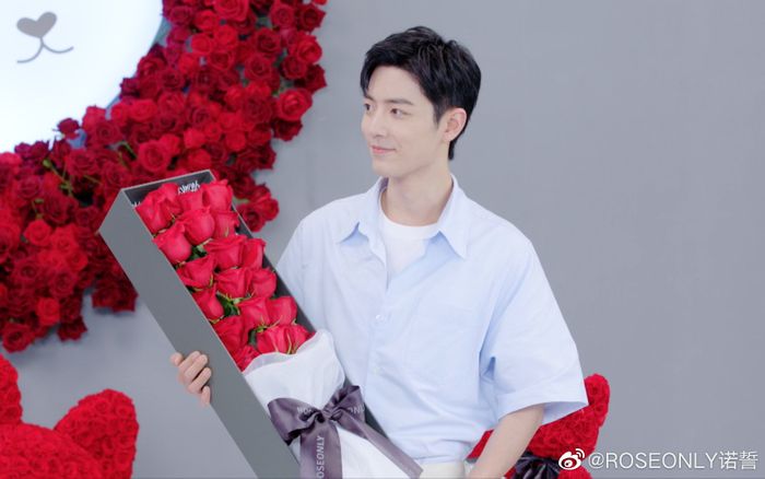 Ngang ngược như fan couple: Giận hờn Tiêu Chiến chỉ vì anh chàng thích màu đỏ thay vì vàng