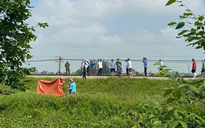 Thông tin gây bất ngờ vụ mẹ ôm con gái đã tử vong lên đường tàu định tự tử