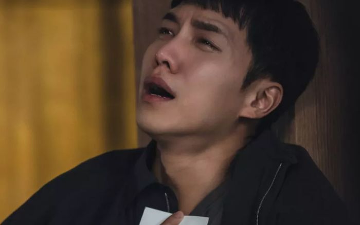 Lee Seung Gi đau khổ suy sụp khi phát hiện ra bức ảnh bí ẩn trong 'Mouse'
