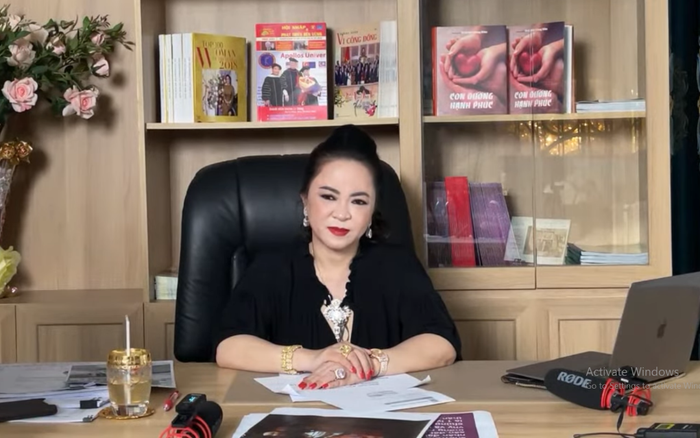 Bà Phương Hằng lại tiếp tục réo lên NS Hoài Linh: 'Tự cho mình là cao sang, danh giá quá vậy?'