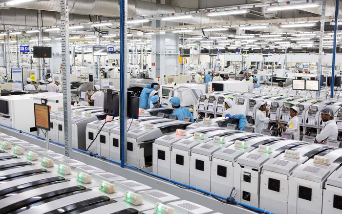 Hàng trăm công nhân của một nhà máy sản xuất iPhone mắc COVID-19