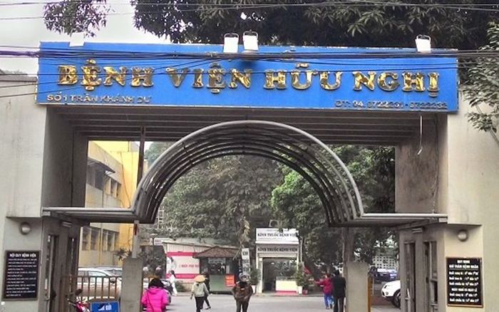 Phong toả khoa Cấp cứu bệnh viện Hữu Nghị sau khi phát hiện 2 ca nghi nhiễm Covid-19