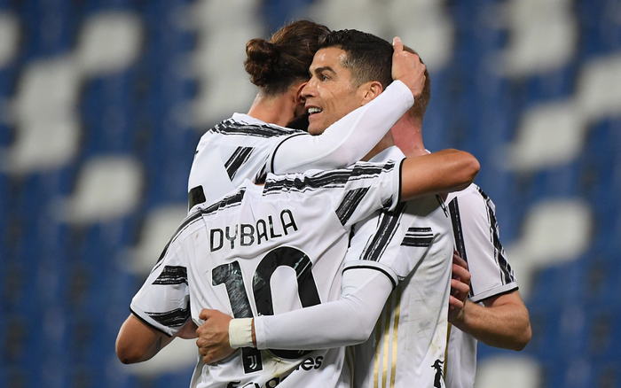 Cán mốc 100 bàn cho Juventus, Ronaldo đi vào lịch sử