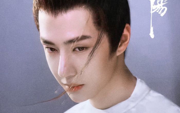 Vương Nhất Bác khiến dân tình 'xỉu up xỉu down' với tạo hình cực hút mắt trong 'Phong khởi Lạc Dương'