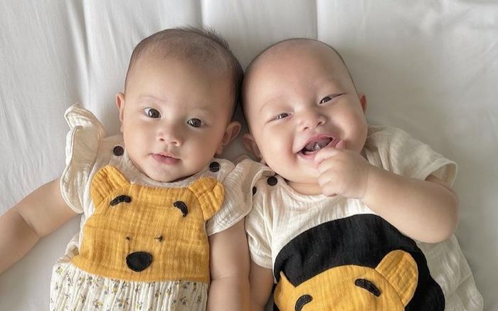 Lisa và Leon 'an ủi' mẹ Hà Hồ khi bị nói đăng hình quá nhiều: 'Tụi con không nói gì mẹ đâu'