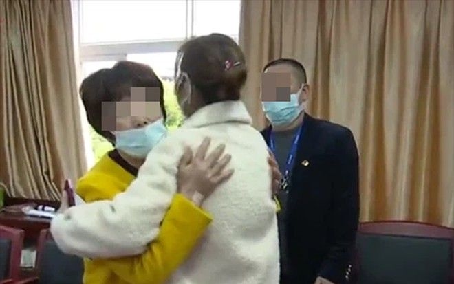 Chồng kiện vợ ra toà vì nghi bị 'cắm sừng', cái tát của mẹ ruột khiến anh bừng tỉnh