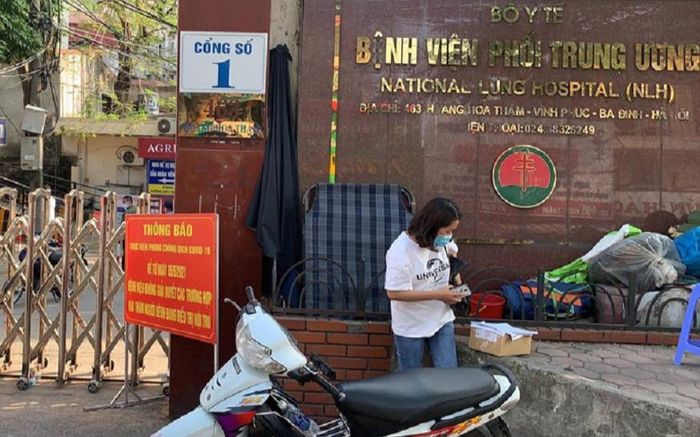 2 bác sĩ của Bệnh viện Phổi Trung ương mắc Covid-19: Bệnh viện nói gì về nguồn lây?