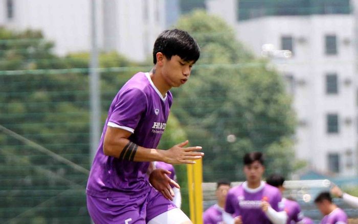 Đoàn Văn Hậu báo tin vui cho thầy Park