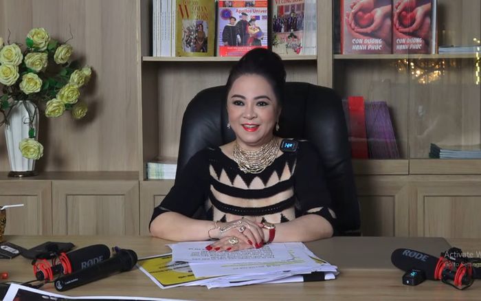 Bà Phương Hằng công khai danh tính antifan và 50 số điện thoại, trong đó có cả Huỳnh Ngọc Thiên Hương