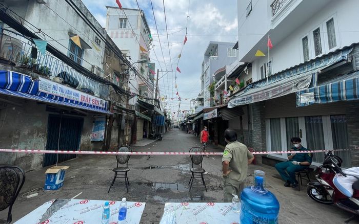 TP HCM ra thông báo khẩn, tìm người đến các hàng quán bên trong chợ Xóm Chiếu