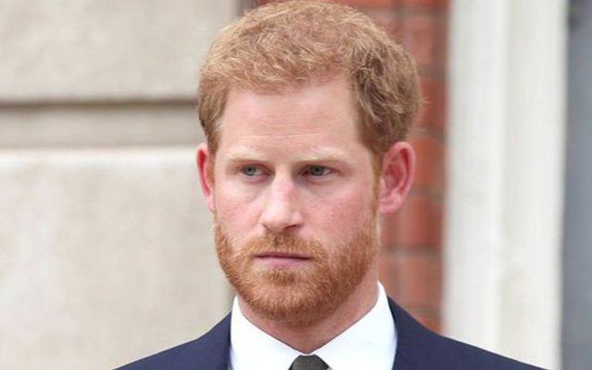 Harry gọi quãng thời gian ở hoàng gia là 'cơn ác mộng', từng được người thân khuyên 'chấp nhận cuộc chơi'