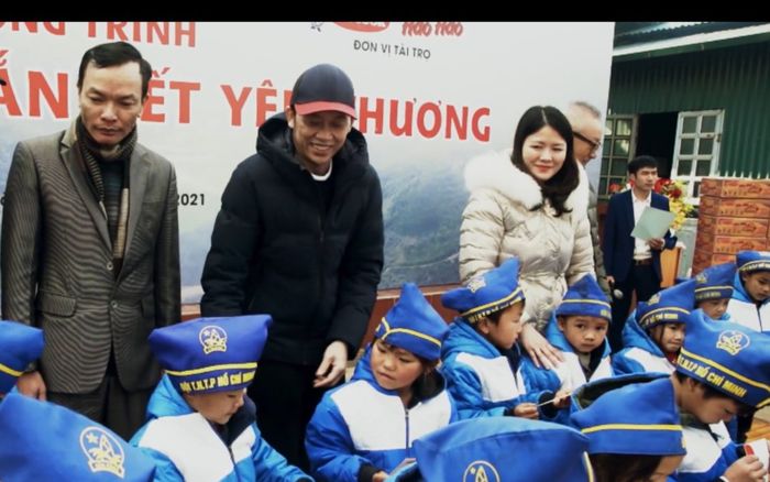 Dân mạng 'bóc mẽ' Hoài Linh chậm trễ chuyển tiền ủng hộ miền Trung nhưng vẫn theo nhãn hàng đi từ thiện?