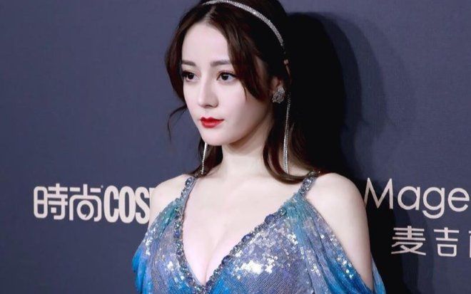 Không hoàn hảo như mọi người nghĩ, Địch Lệ Nhiệt Ba lộ khuyết điểm lớn ngay từ khi còn bé